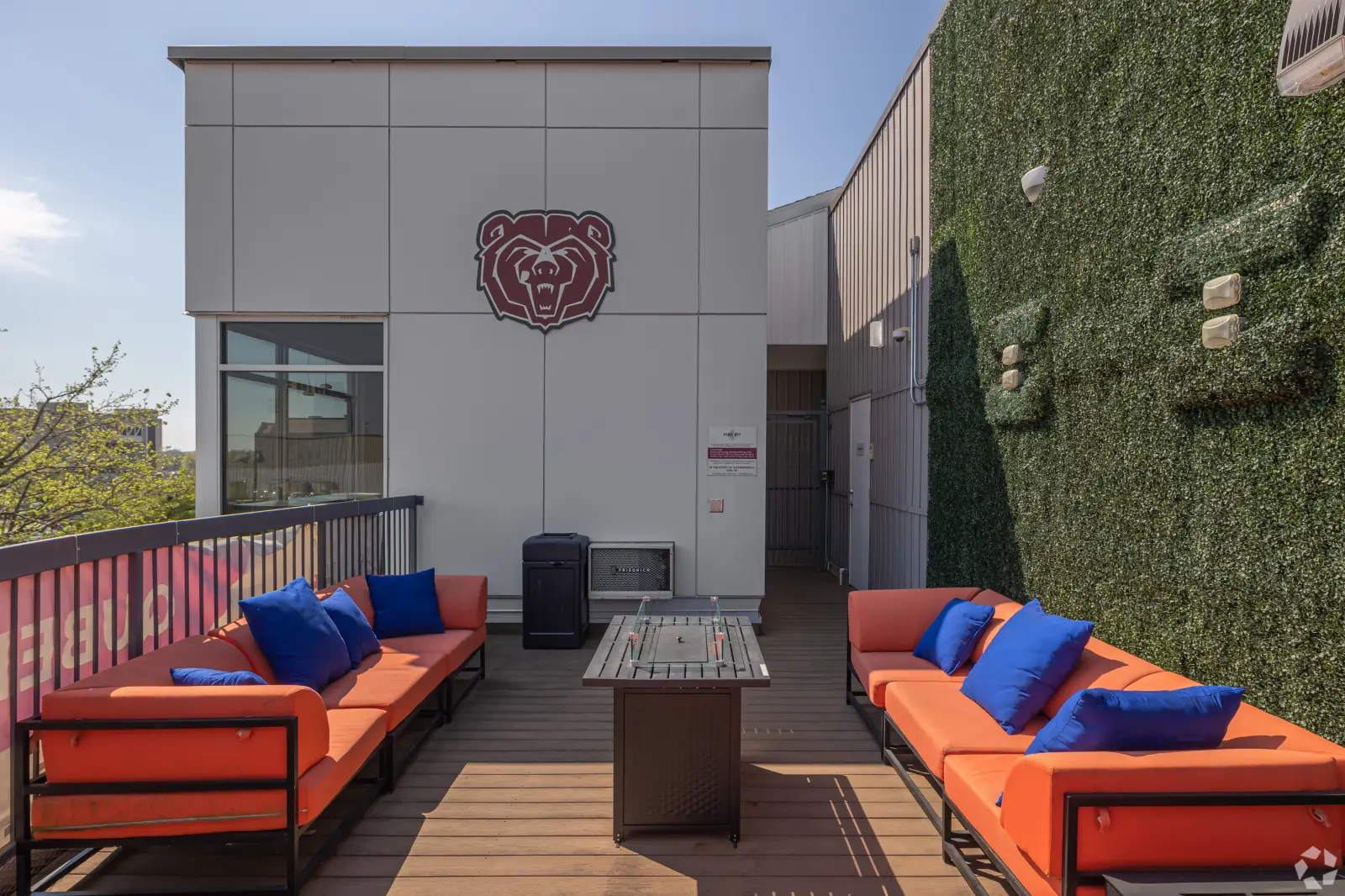 Rooftop Qube (1)